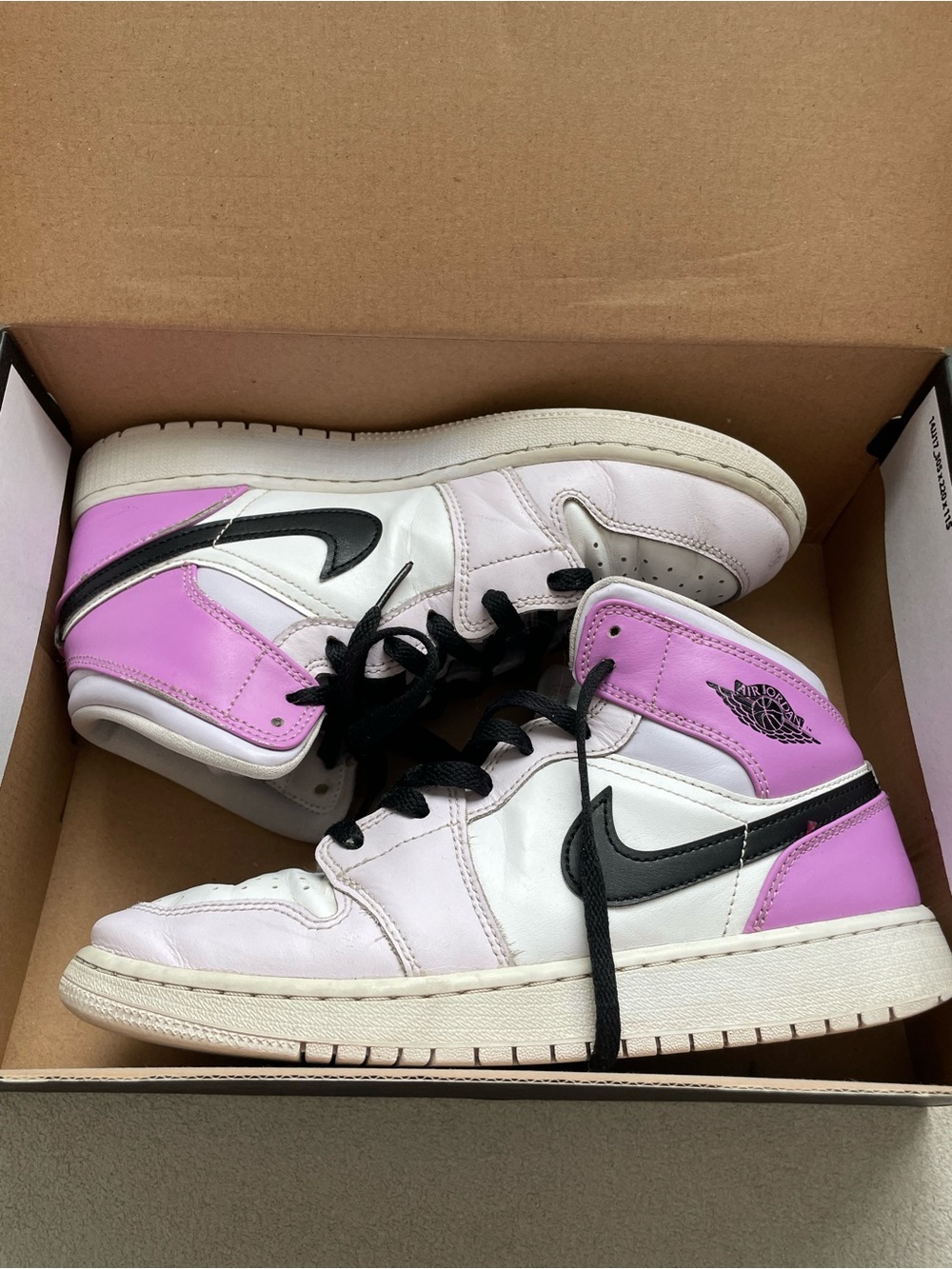 Air Jordan 1 Mid Barely Grape